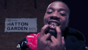 257Servin Splashes A Bag In Hatton Gardens